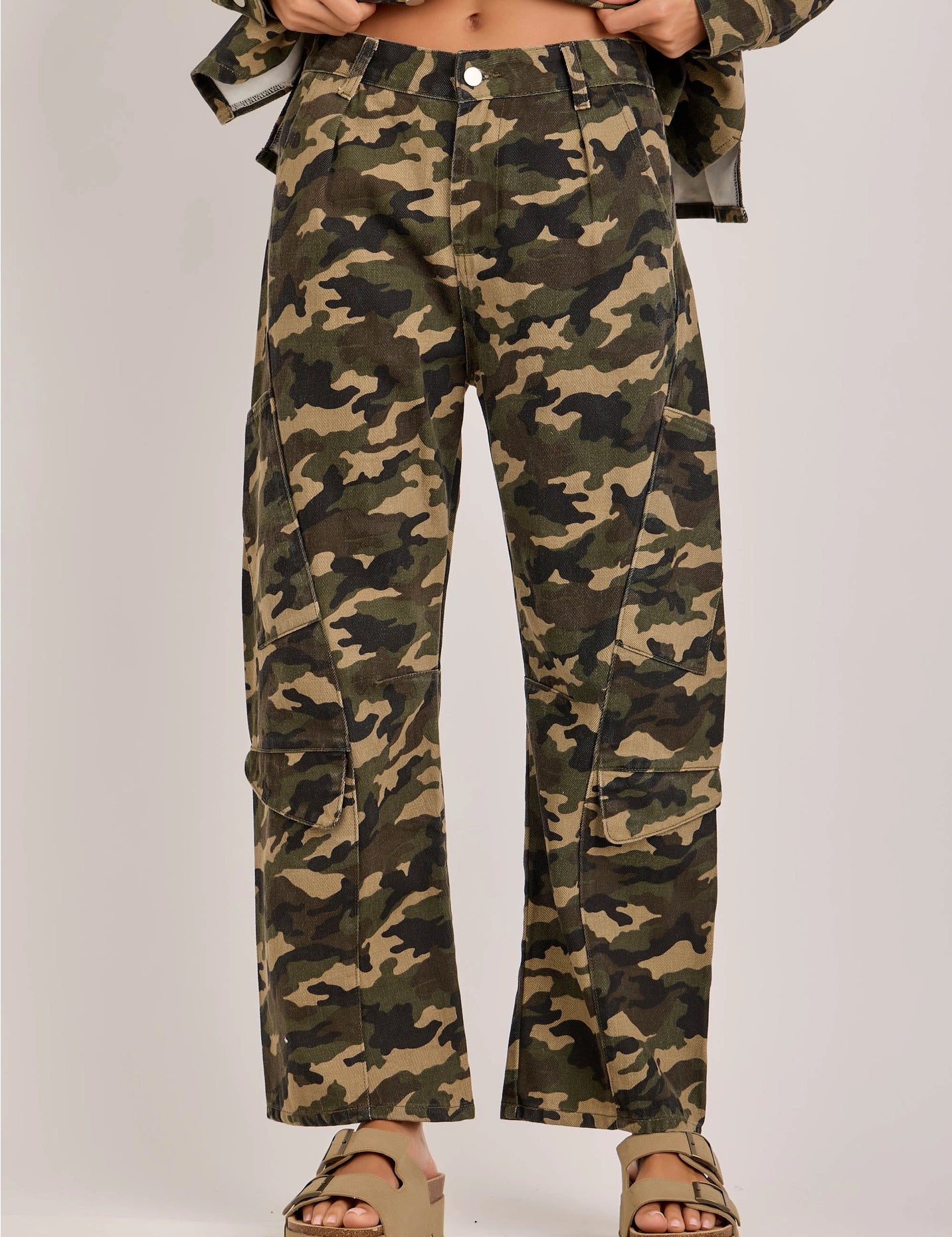TerrainMid-RiseCamoCargoPantswithUtilityPockets1.webp