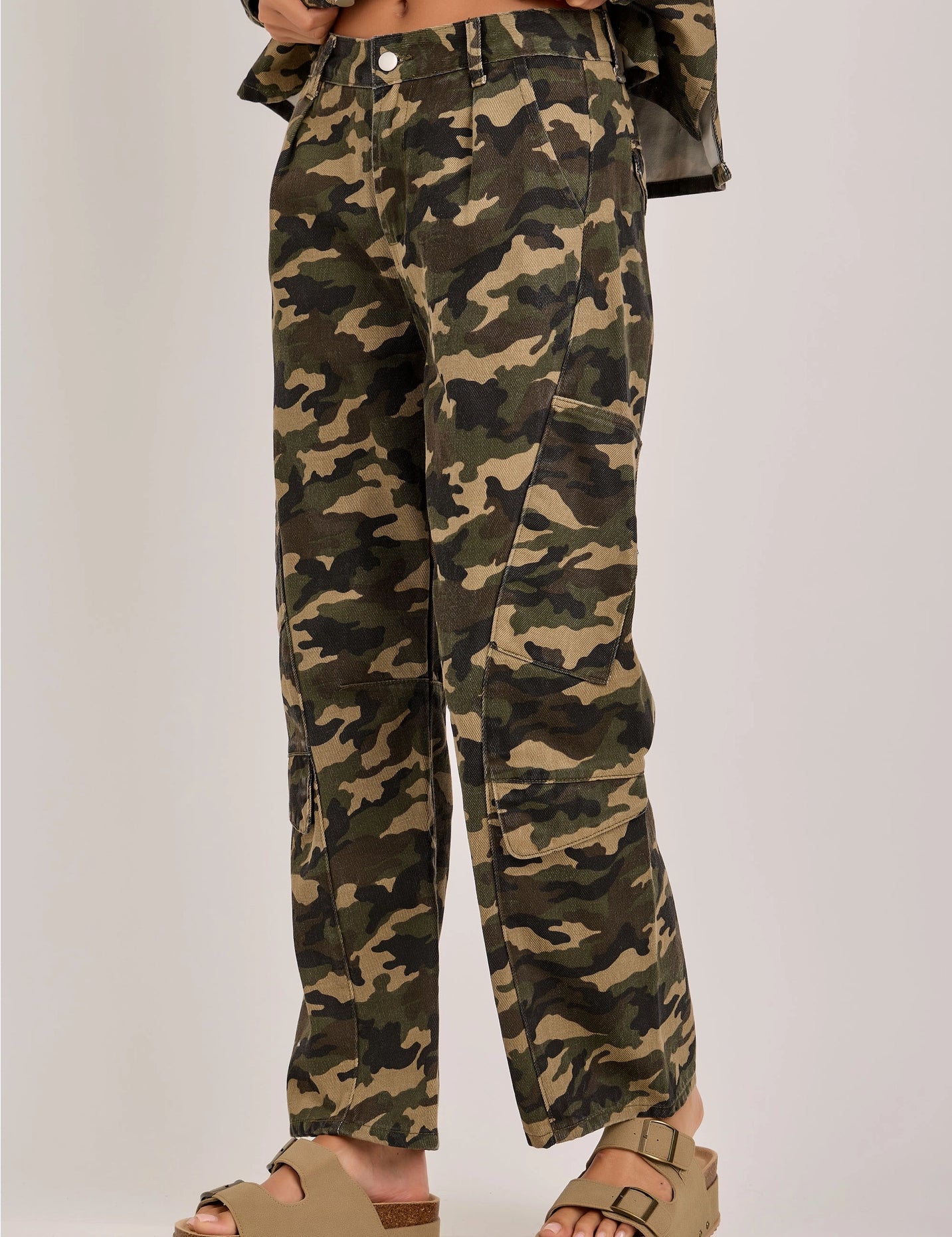 TerrainMid-RiseCamoCargoPantswithUtilityPockets2.webp