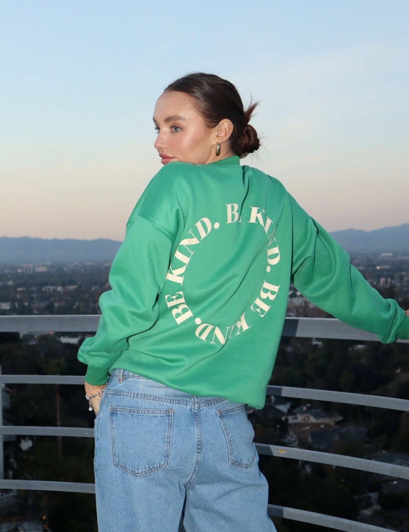 Be Kind Graphic Sweatshirt - Westly
