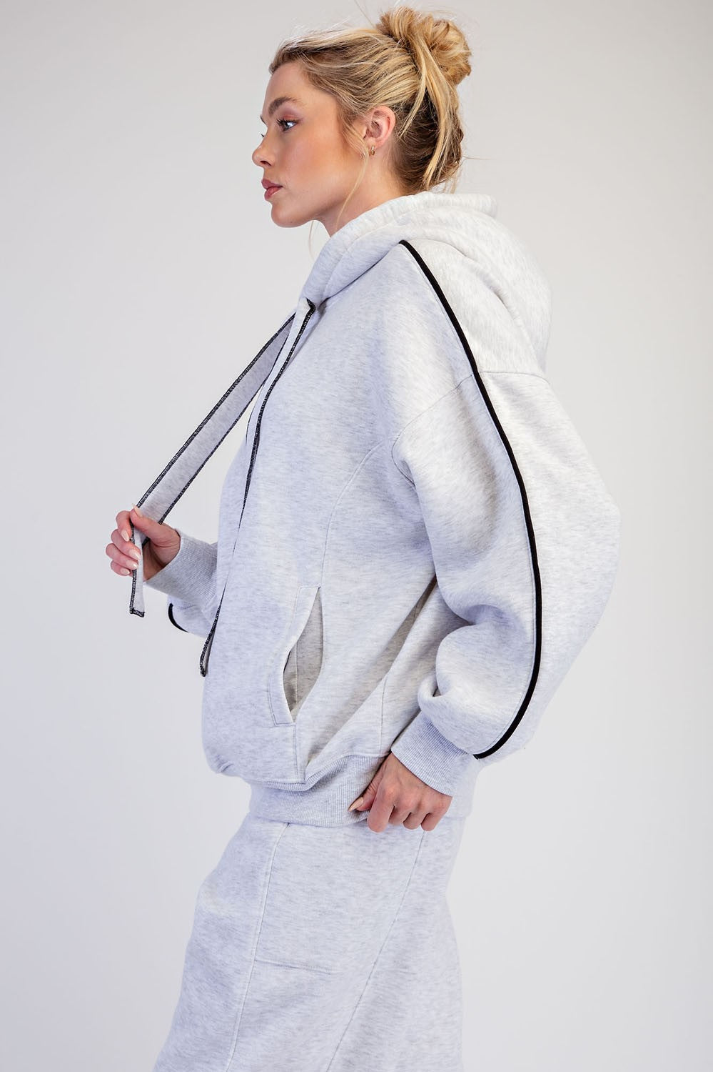 Benchside Contrast Piping Fleece Hoodie in Heather Grey Black, photo 3