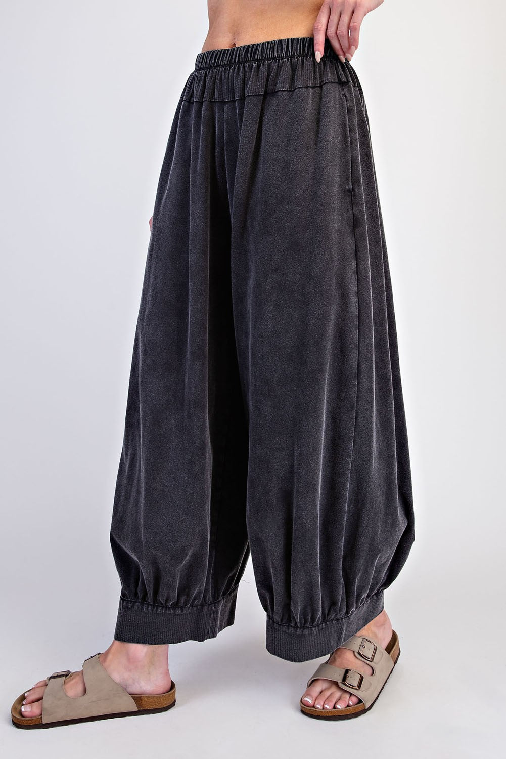 Bungalow Washed Cotton Balloon Pants in Black, photo 4