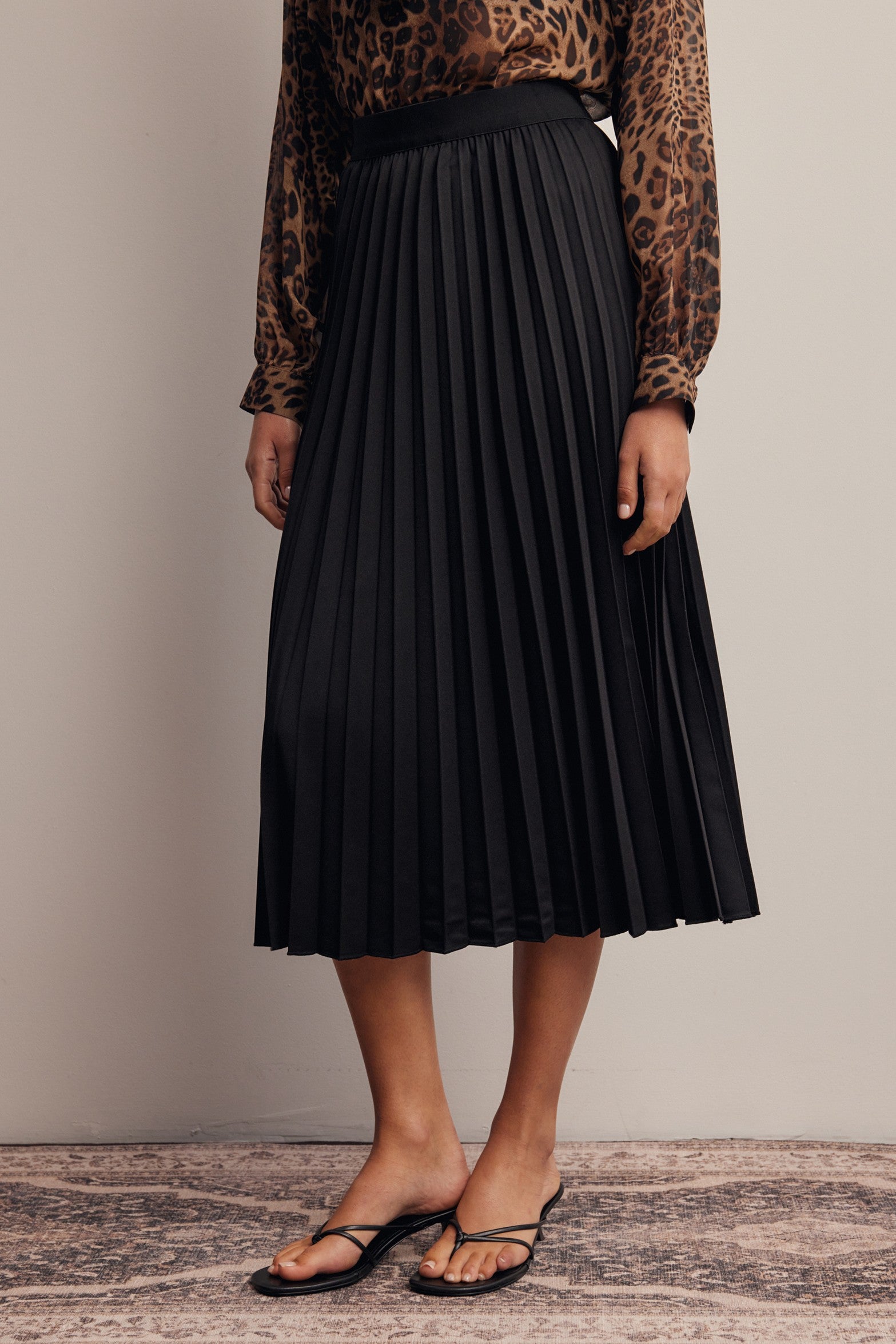 Cardozo Pleated Midi Skirt in Black, photo 5