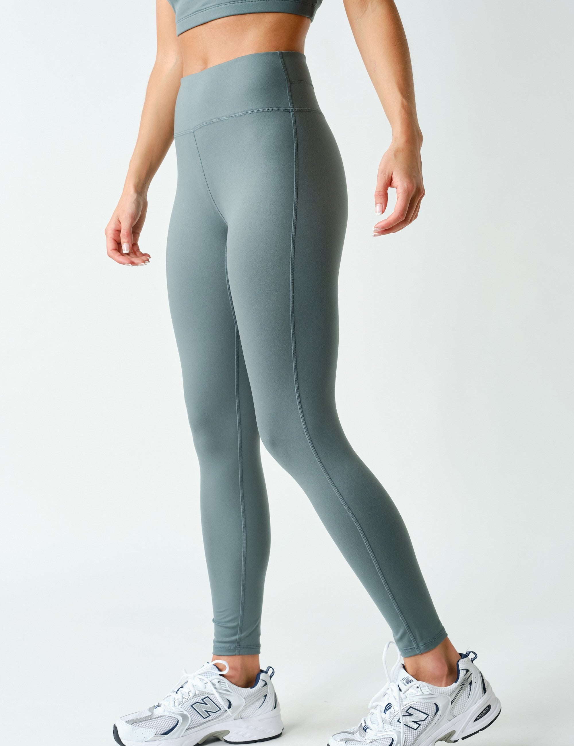 Contour Line Contoured Stretch Leggings in Eucalyptus, photo 2