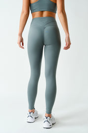 Contour Line Contoured Stretch Leggings in Eucalyptus, photo 3