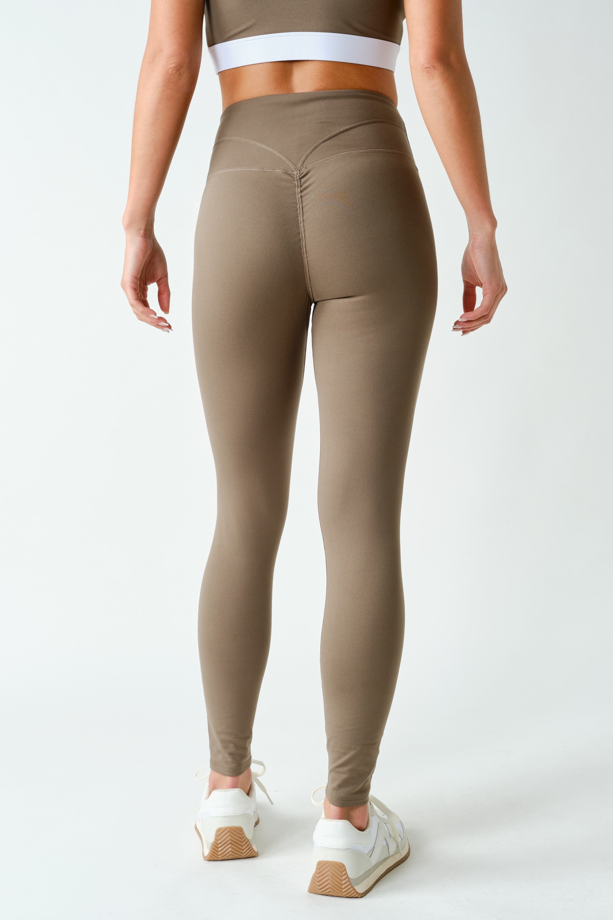 Contour Line Contoured Stretch Leggings in Truffle, photo 3