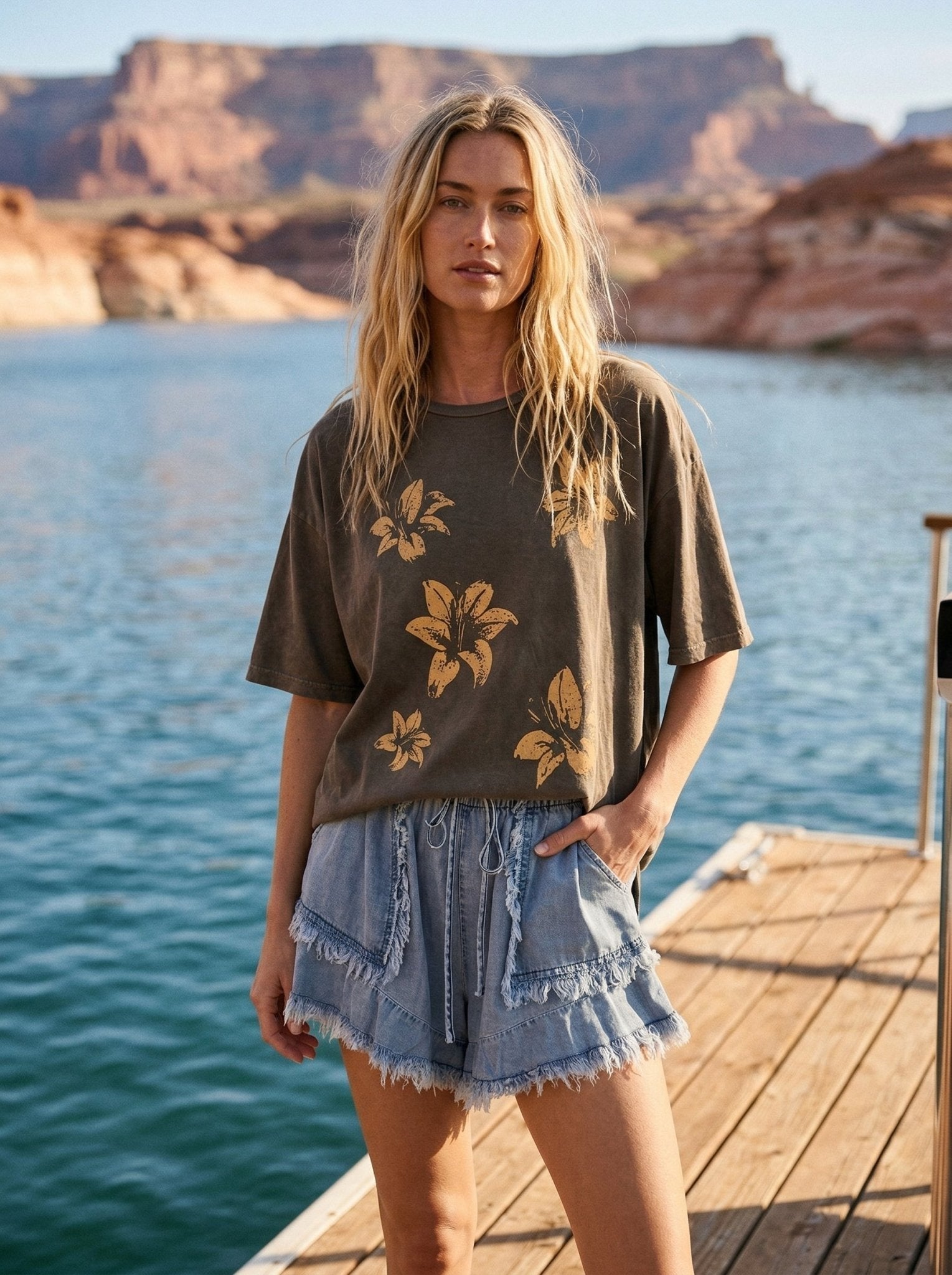 Desert Lilies Vintage - Print Oversized Graphic Tee - Westly