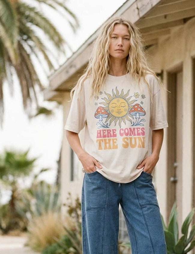 Here Comes The Sun Retro Graphic Tee - Westly