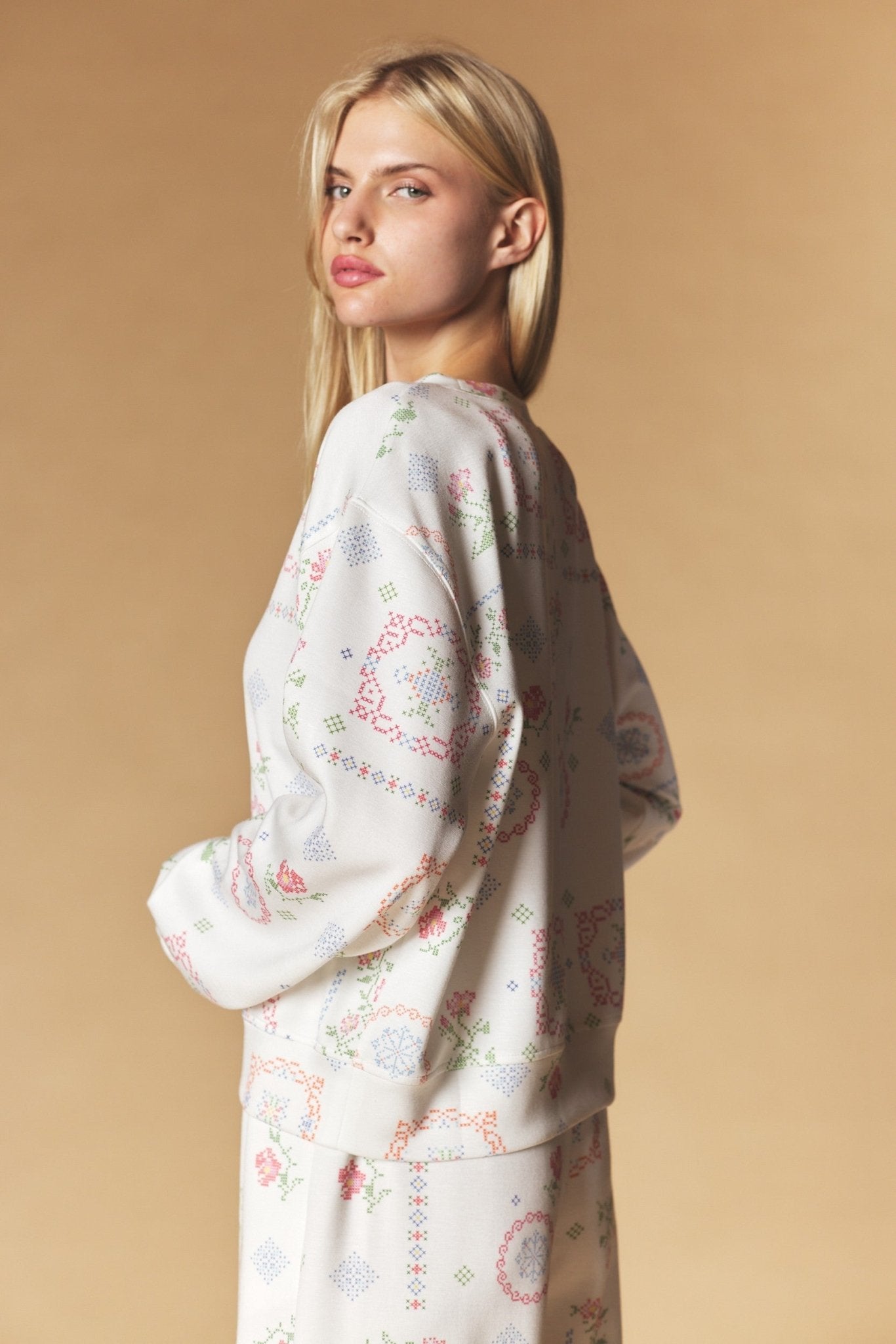 Needlework Floral Lounge Set - Westly
