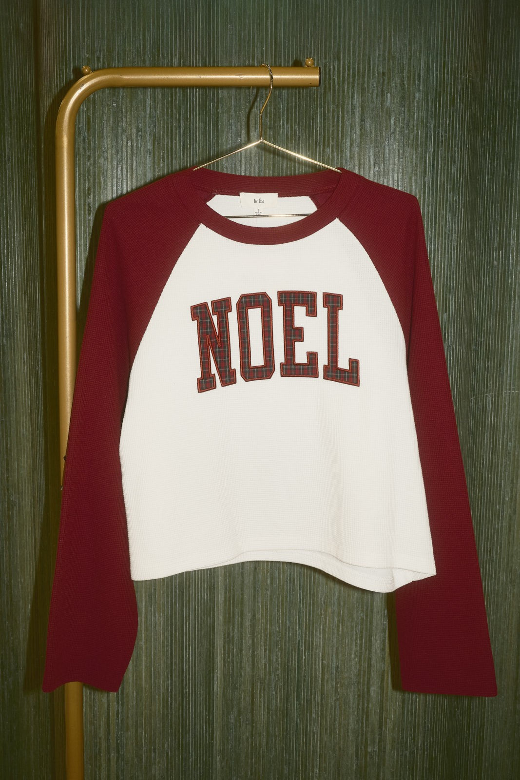 Noel Club Plaid Letter Raglan Thermal in Burgundy White — product photo 07