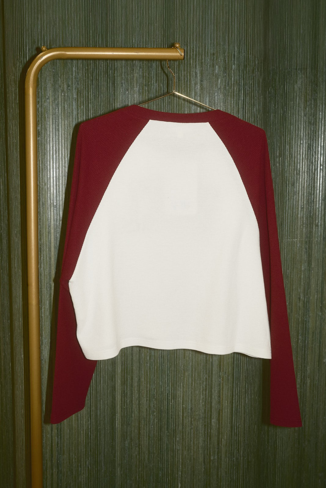 Noel Club Plaid Letter Raglan Thermal in Burgundy White — product photo 08