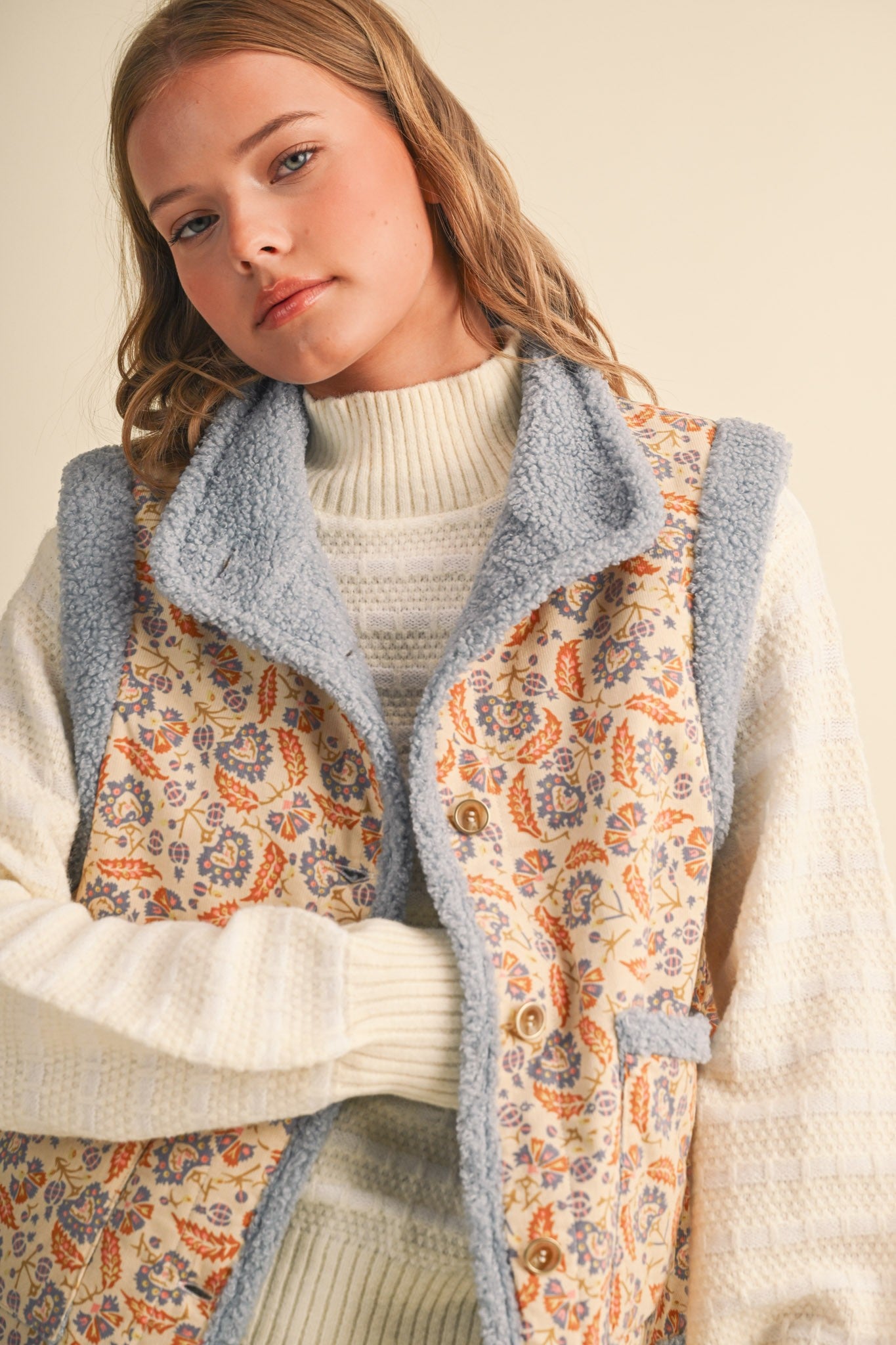 Paisley Passage Sherpa Lined Paisley Vest in Cream Paisley, photo 4