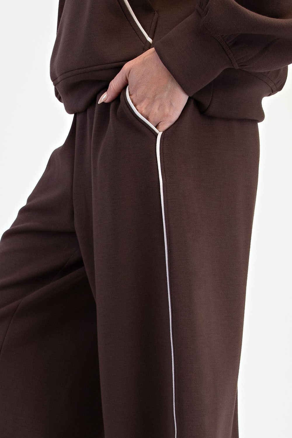 Rally Point Piped Scuba Lounge Pants in Espresso Mocha Cream, photo 5