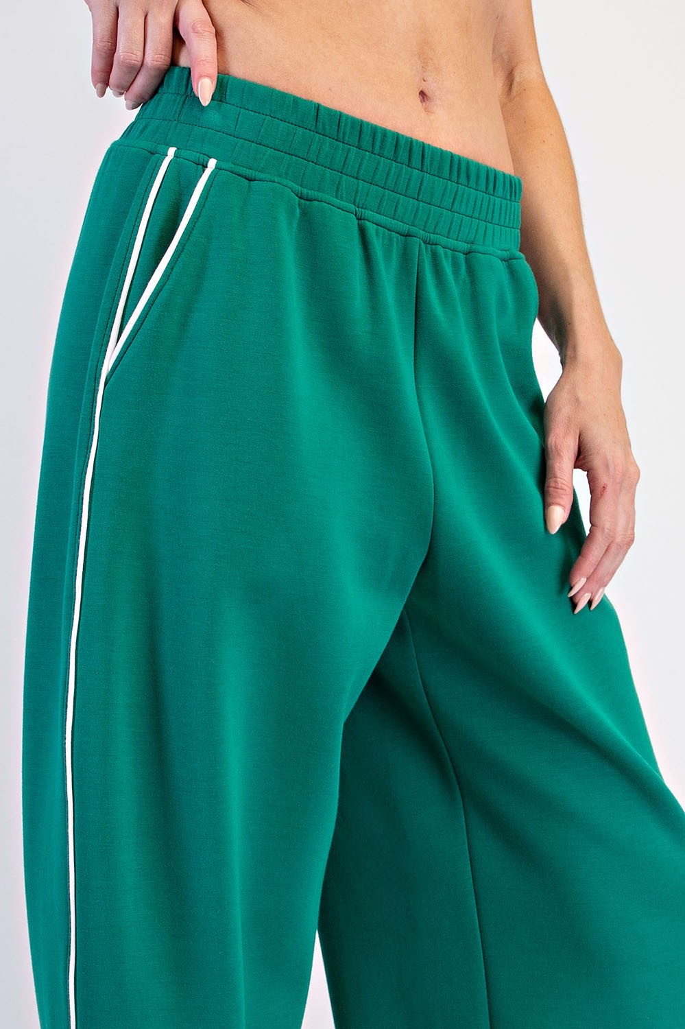 Rally Point Piped Scuba Lounge Pants in Kelly Green Cream, photo 5