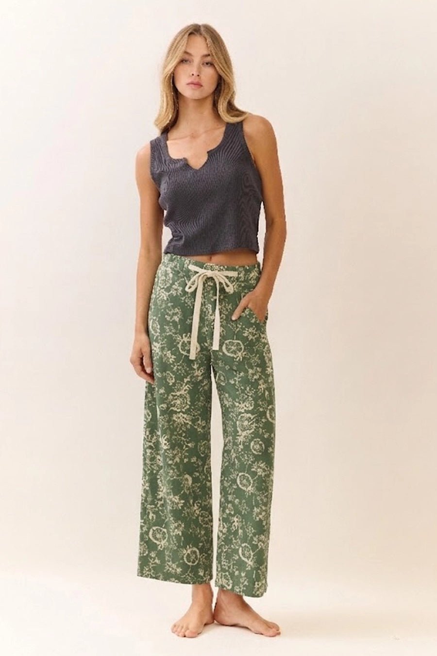 Shiloh Floral Printed Cropped Straight - Leg Pants - Westly