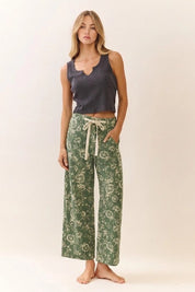 Shiloh Floral Printed Cropped Straight - Leg Pants - Westly