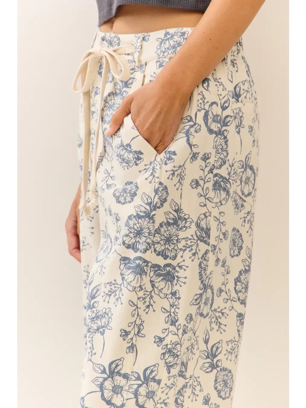 Shiloh Floral Printed Cropped Straight - Leg Pants - Westly