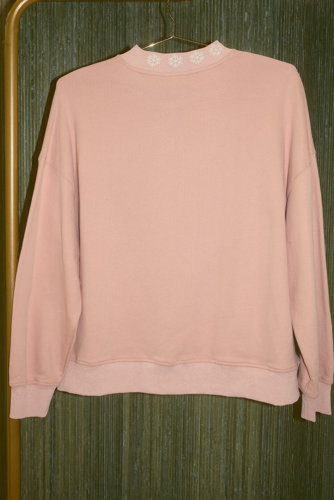 Special Delivery Gift Sleigh Sweatshirt in Dusty Pink — product photo 08