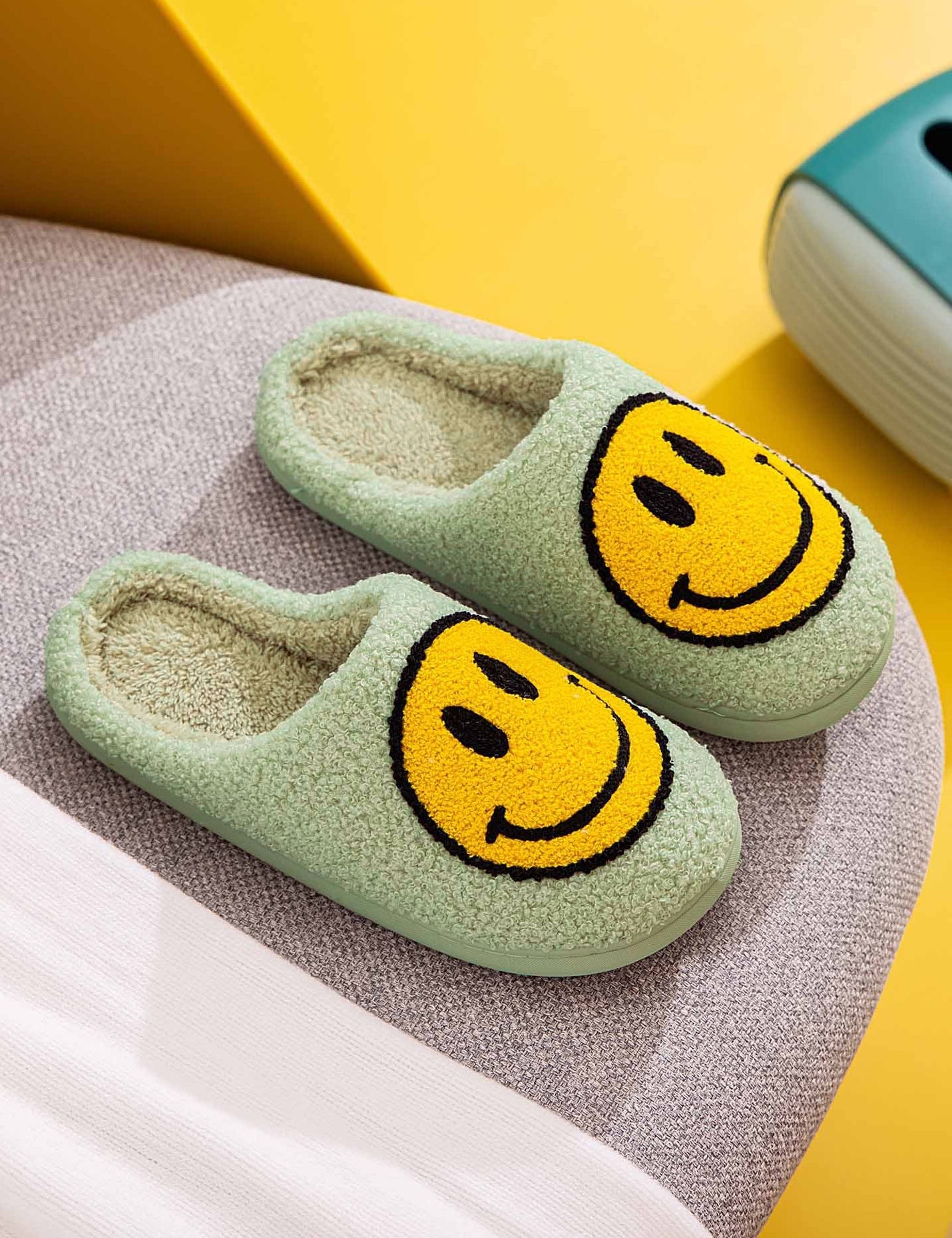 Upbeat Smiley Face Slippers - Mint Yellow - product photo 01