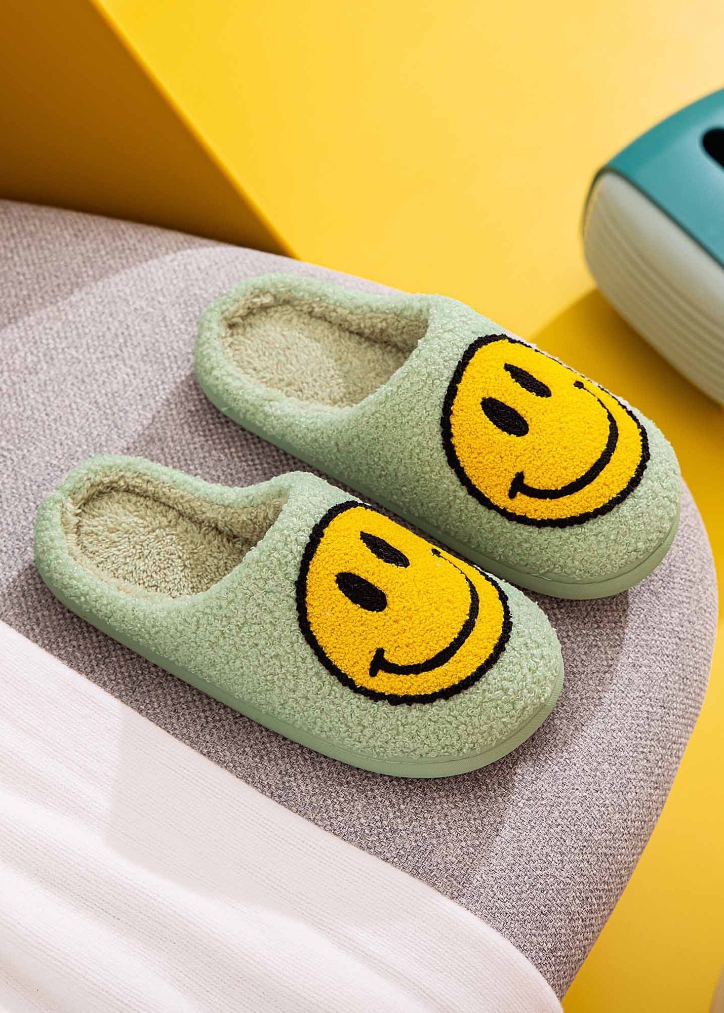 Upbeat Smiley Face Slippers - Mint Yellow - product photo 01