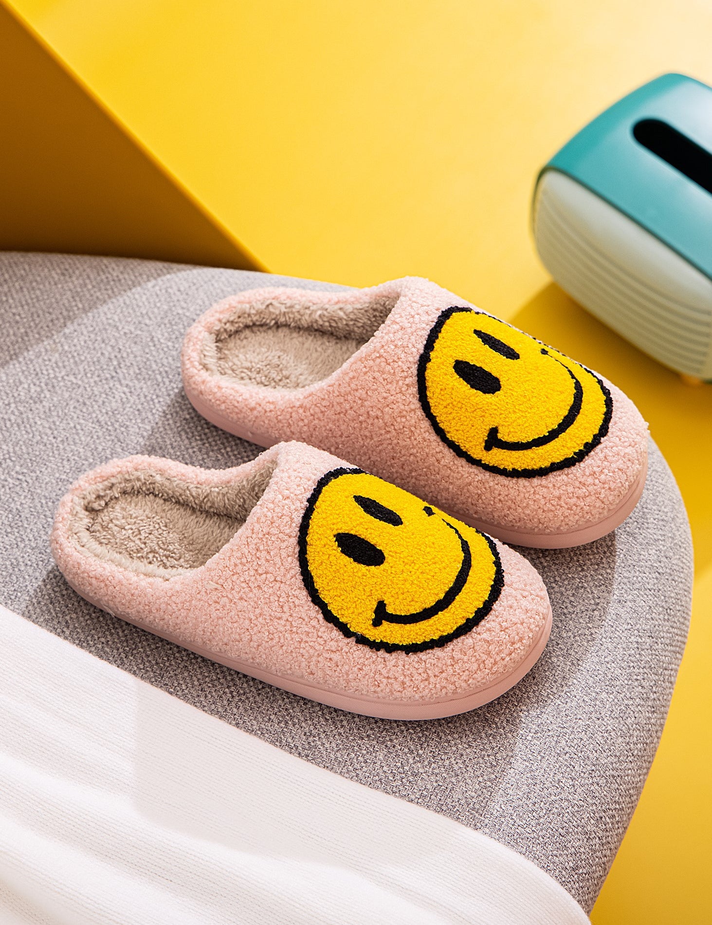 Upbeat Smiley Face Slippers - Pink Yellow - product photo 01