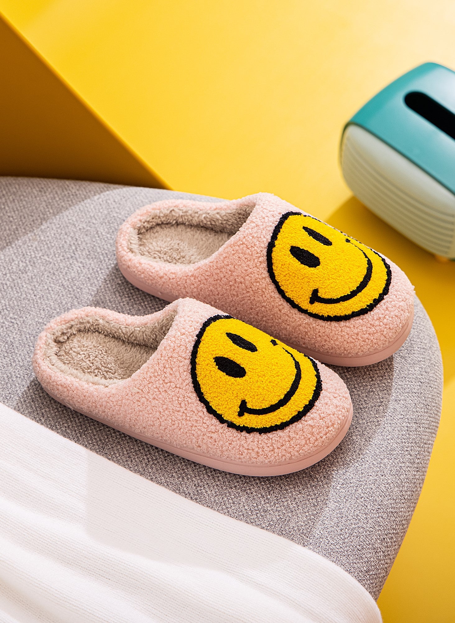Upbeat Smiley Face Slippers - Pink Yellow - product photo 01
