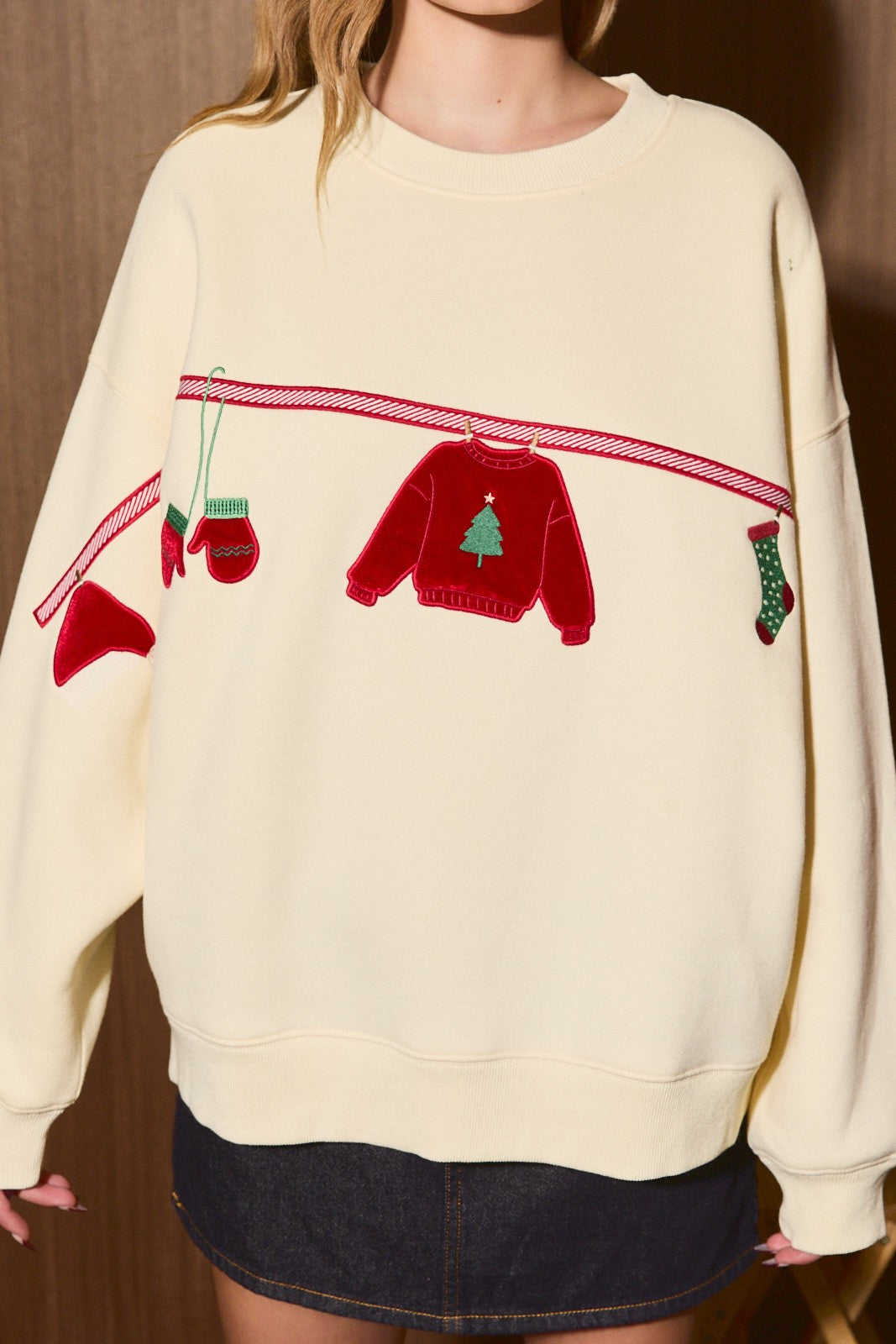 Wash Day Holiday Clothesline Sweatshirt in Cream — product photo 04