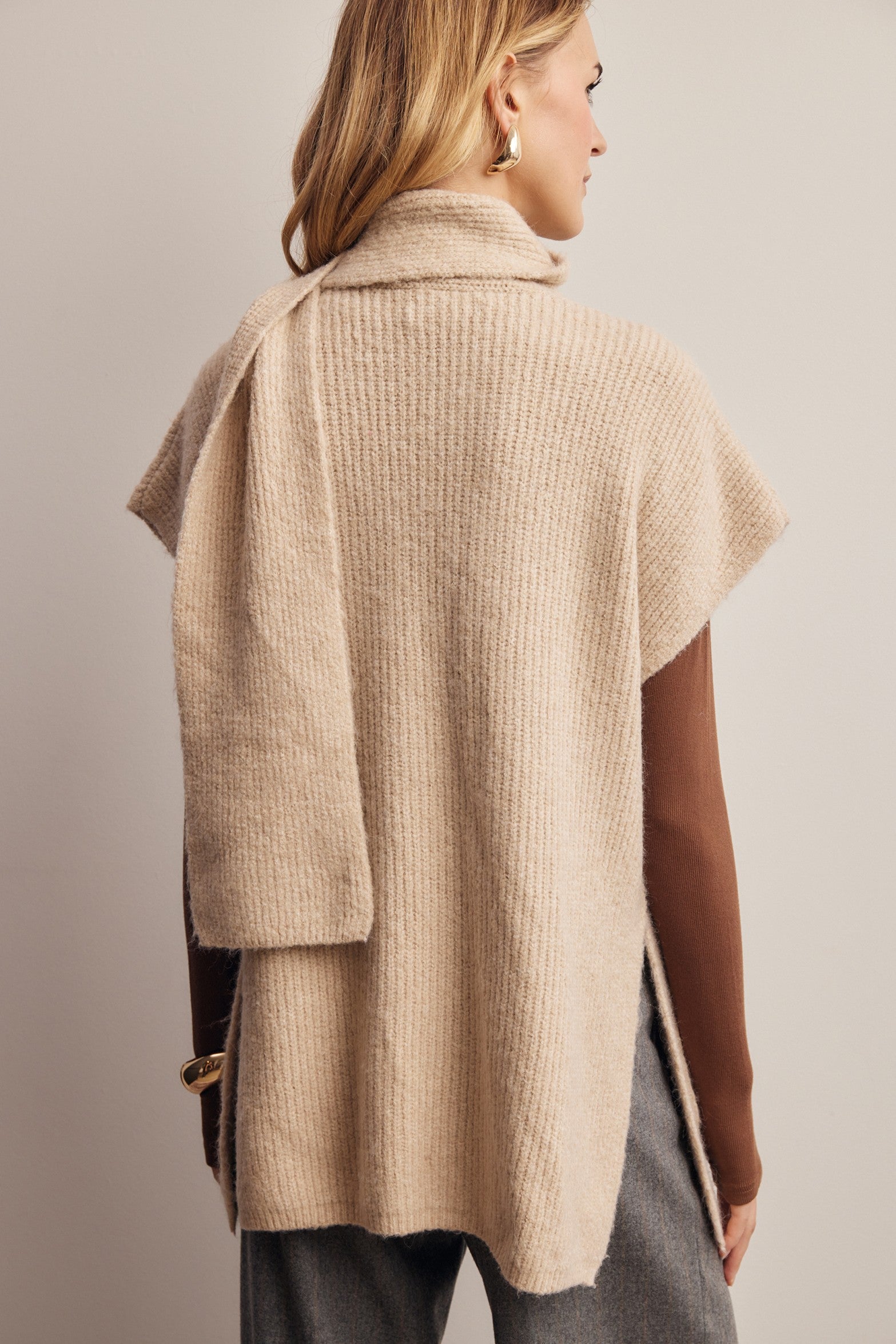 Wrap Story Scarf Knit Vest in Light Beige, photo 8